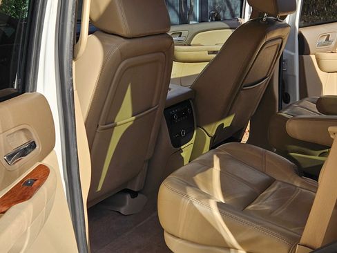 Used 2007 GMC Yukon SLT w/ SLT Preferred Equipment Group image 12