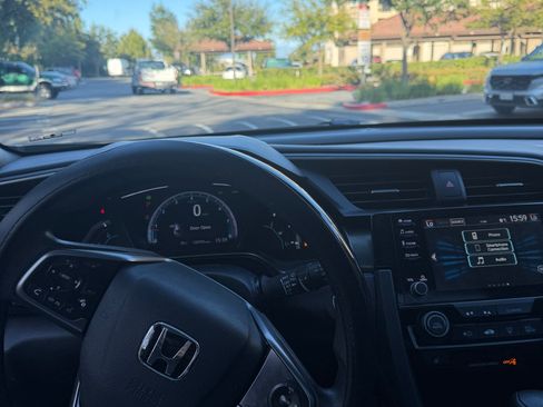 Used 2019 Honda Civic EX image 4