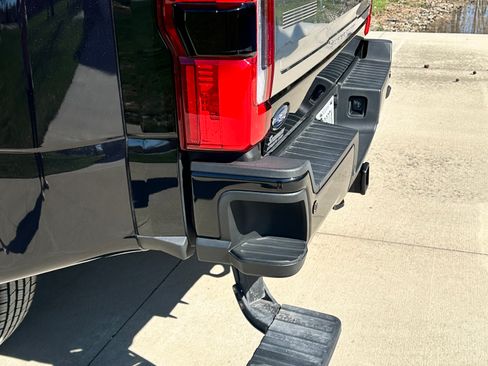 Used 2024 Ford F350 Limited image 29