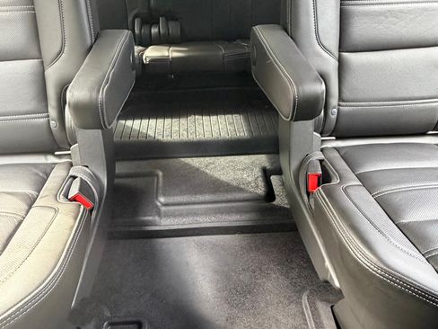 Used 2018 GMC Yukon Denali w/ Denali Ultimate Package RWD image 11