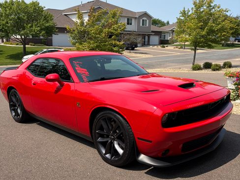 Used 2019 Dodge Challenger R/T Scat Pack w/ Plus Package RWD image 11