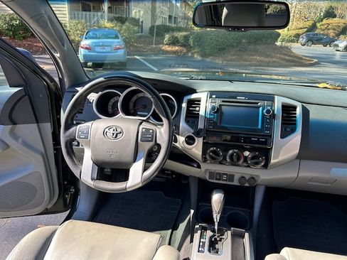 Used 2013 Toyota Tacoma 4x4 Access Cab V6 w/ TRD Off-Road Pkg image 14