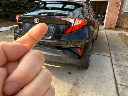 Used 2018 Toyota C-HR image 5