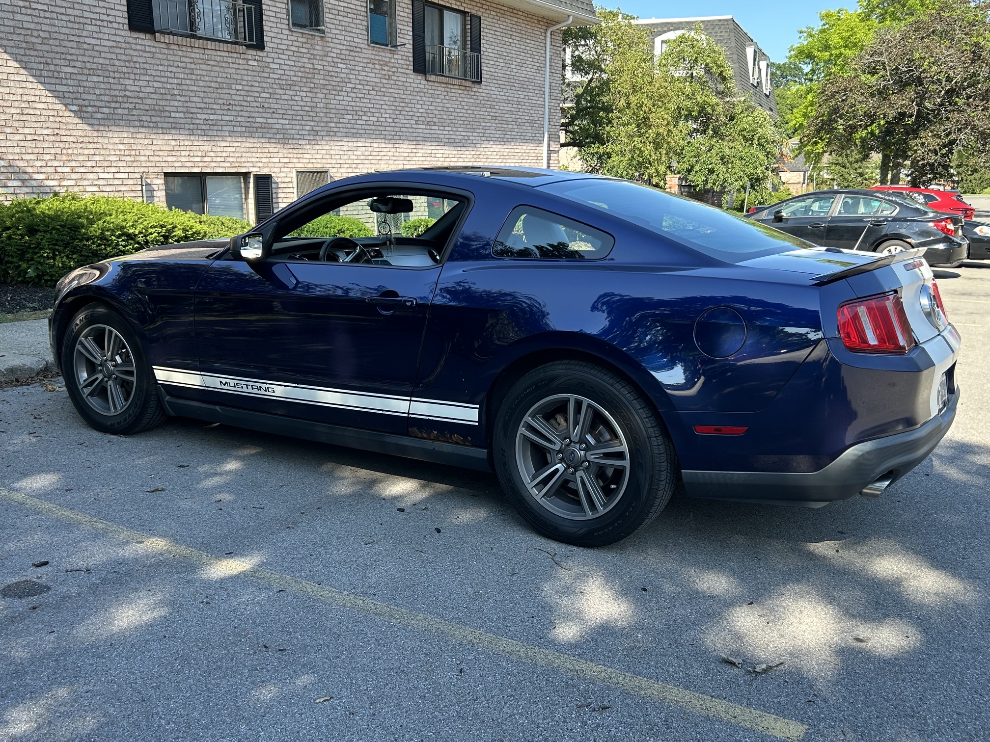 Used 2012 Ford Mustang Premium RWD image 5