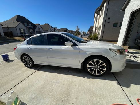 Used 2015 Honda Accord Sport image 2