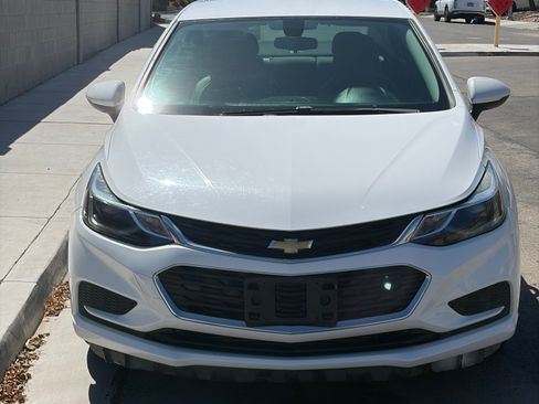 Used 2017 Chevrolet Cruze LT FWD image 4
