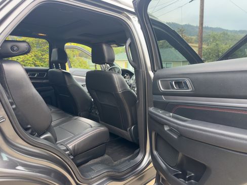 Used 2017 Ford Explorer Sport w/ Equipment Group 401A image 14