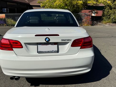 Used 2013 BMW 328i Convertible image 9