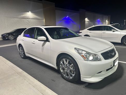 Used 2009 INFINITI G37 Journey w/ Premium Pkg image 2