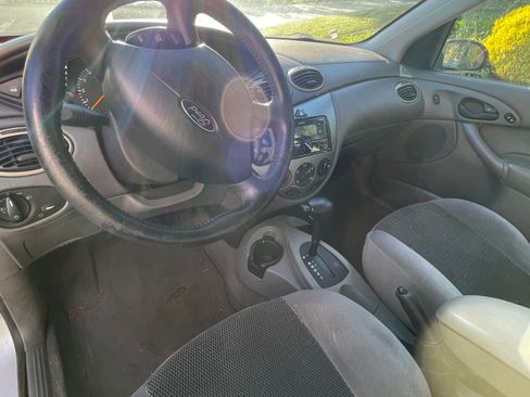 Used 2002 Ford Focus ZX5 Hatchback FWD image 5