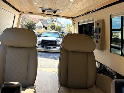 Used 2015 Mercedes-Benz Sprinter 2500 image 31