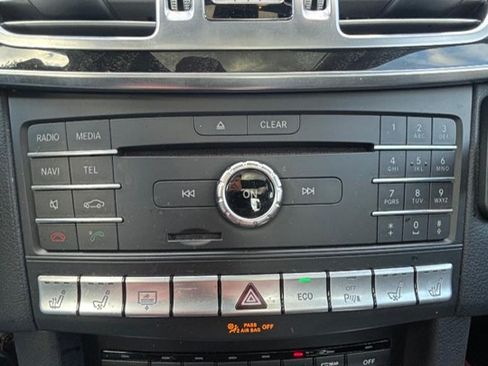 Used 2016 Mercedes-Benz E 400 4MATIC Sedan image 11