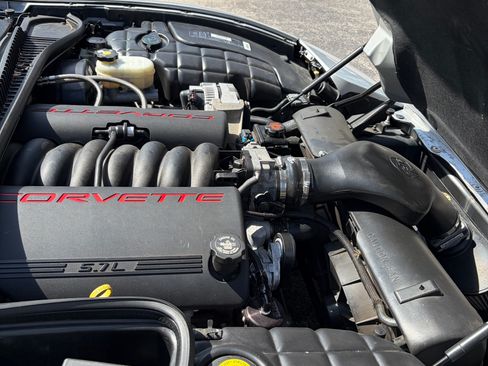 Used 1998 Chevrolet Corvette Coupe w/ Roof Pkg image 21