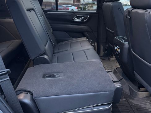 Used 2024 GMC Yukon SLT w/ SLT Premium Package image 19