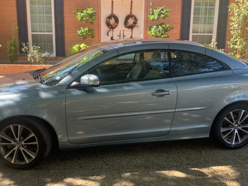 Used 2010 Volvo C70 T5 image 8