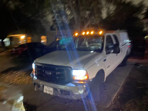 Used 2004 Ford F250 XL image 1