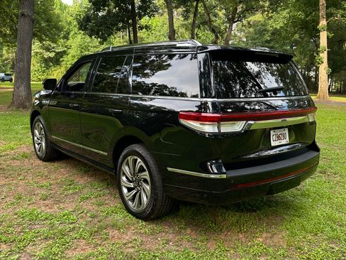 Used 2024 Lincoln Navigator Reserve AWD/4WD image 6