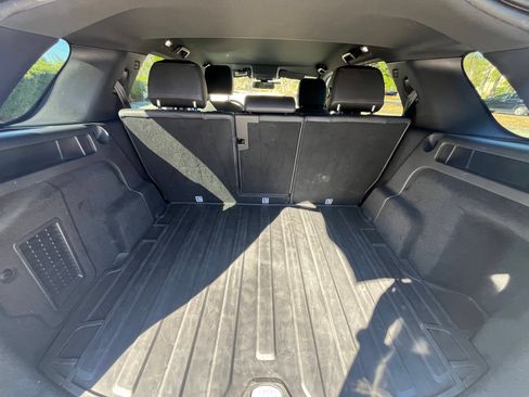 Used 2018 Land Rover Discovery Sport SE image 16