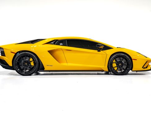 Used 2018 Lamborghini Aventador S image 5