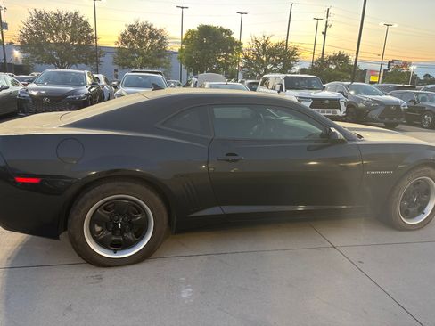 Used 2011 Chevrolet Camaro LS RWD image 6