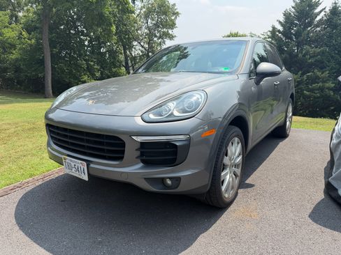 Used 2016 Porsche Cayenne AWD/4WD image 1