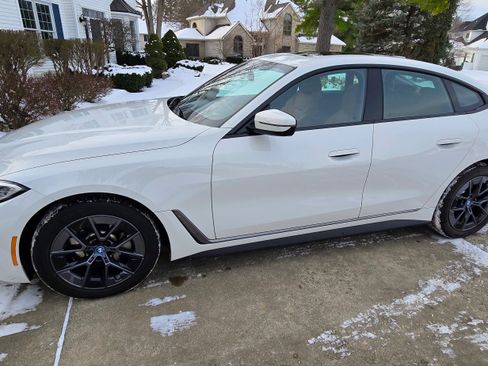 Used 2023 BMW i4 eDrive40 w/ Premium Package image 8