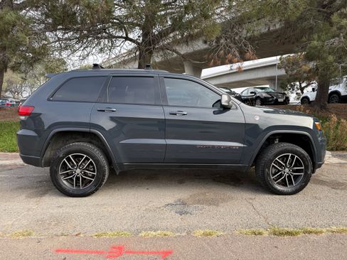 Used 2017 Jeep Grand Cherokee Trailhawk image 2