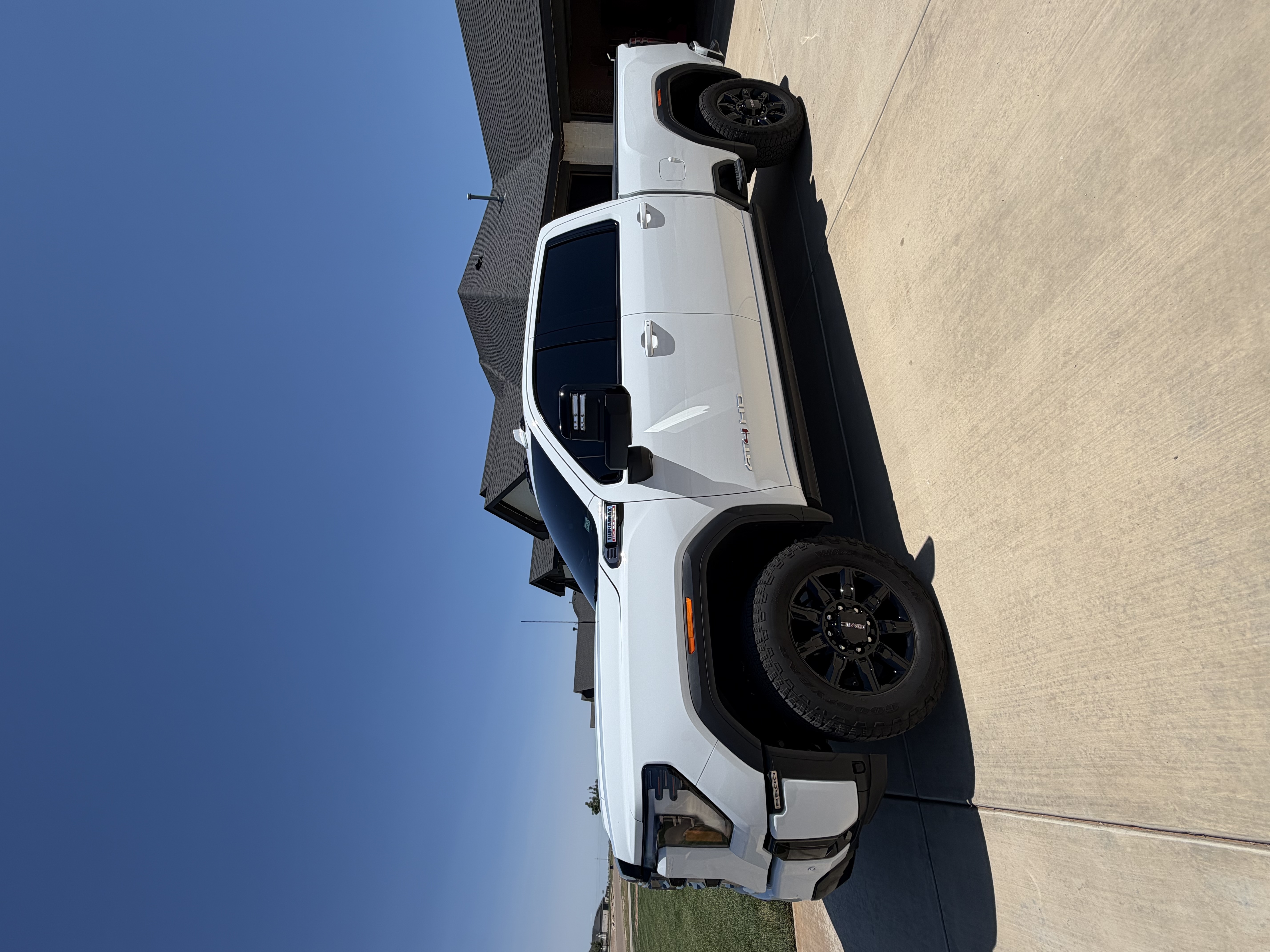 Used 2025 GMC Sierra 2500 AT4 w/ AT4 Premium Plus Package AWD/4WD image 1