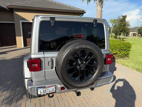 Used 2021 Jeep Wrangler Unlimited Sahara AWD/4WD image 4