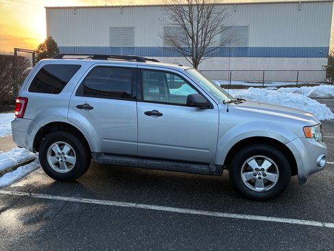 Used 2011 Ford Escape XLT w/ Cargo Pkg image 9