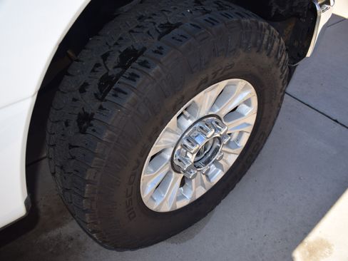 Used 2020 Ford F250 XLT w/ FX4 Off-Road Package image 9