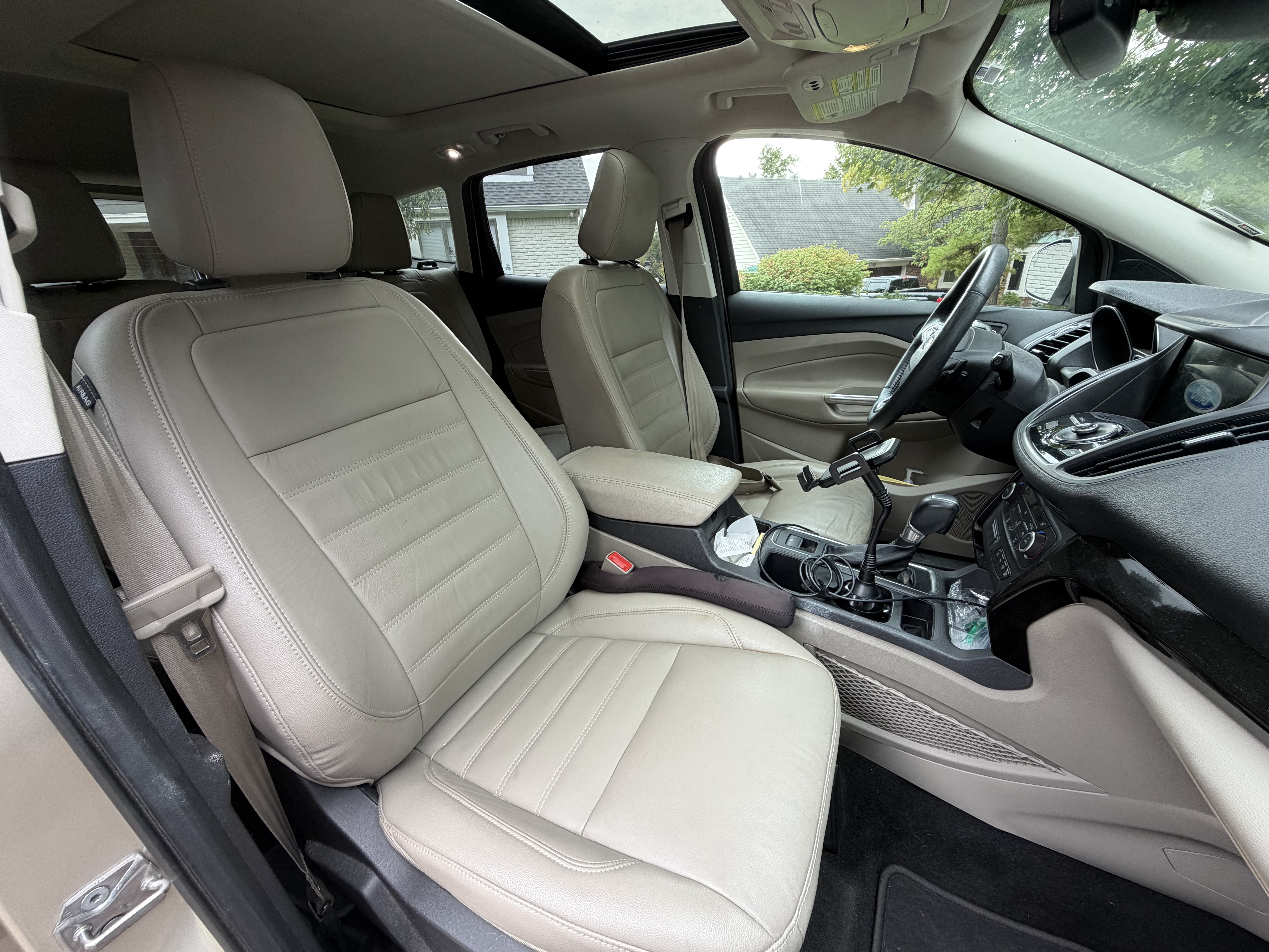 Used 2018 Ford Escape Titanium w/ Ford Safe & Smart Package AWD/4WD image 18