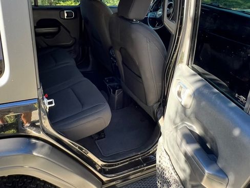 Used 2019 Jeep Wrangler Unlimited Sport S AWD/4WD image 22