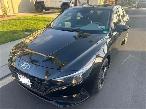 Used 2022 Hyundai Elantra SEL w/ Cargo Package FWD image 4