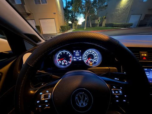 Used 2015 Volkswagen Golf SEL image 17