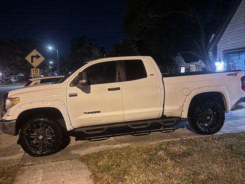 Used 2015 Toyota Tundra SR5 image 1