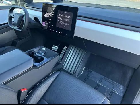 Used 2024 Tesla Cybertruck AWD Crew Cab image 9