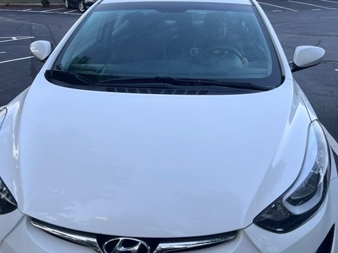 Used 2014 Hyundai Elantra SE image 2
