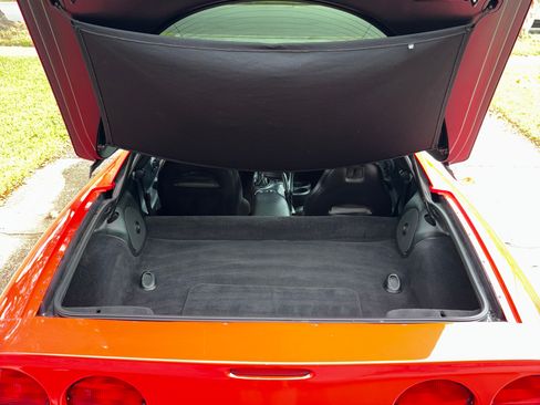 Used 2004 Chevrolet Corvette Coupe w/ Preferred Equipment Group image 10