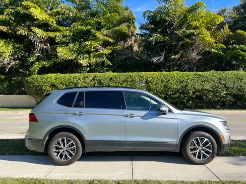 Used 2019 Volkswagen Tiguan SE w/ Panoramic Sunroof Package image 10