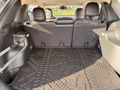 Used 2018 Jeep Cherokee Latitude Plus w/ Comfort/Convenience Group image 23