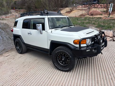 Used 2014 Toyota FJ Cruiser 4WD w/ Upgrade Package image 5
