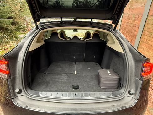 Used 2018 Tesla Model X 75D image 15