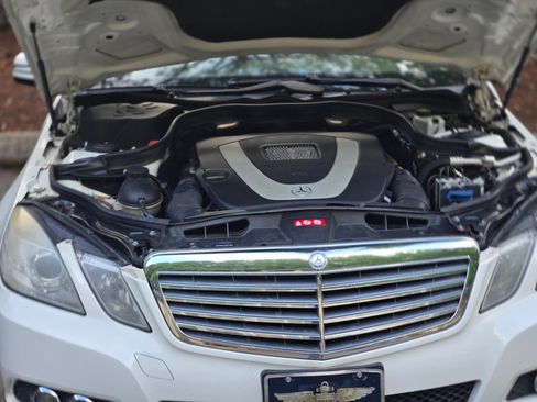 Used 2010 Mercedes-Benz E 350 4MATIC Sedan image 22