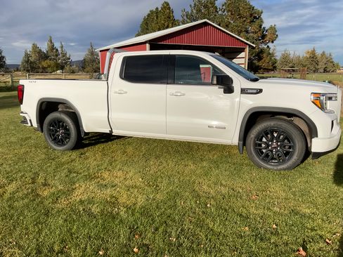 Used 2021 GMC Sierra 1500 Elevation w/ Preferred Package image 5