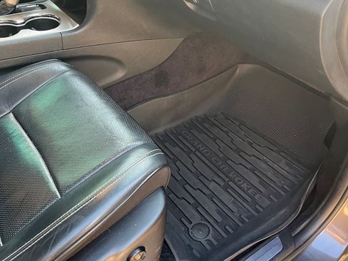 Used 2017 Jeep Grand Cherokee Overland w/ Jeep Active Safety Group image 14