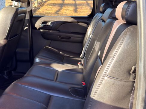 Used 2013 Chevrolet Avalanche LT w/ Suspension Package, Off-Road image 20