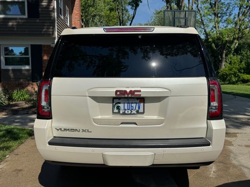 Used 2015 GMC Yukon XL SLT w/ Open Road Package AWD/4WD image 15