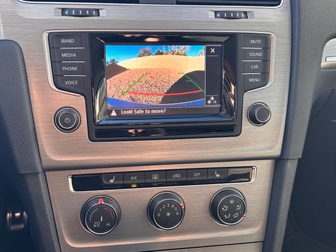 Used 2015 Volkswagen Golf TDI SE image 24