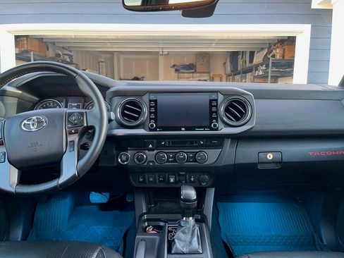 Used 2021 Toyota Tacoma TRD Sport w/ TRD Premium Sport Package image 15